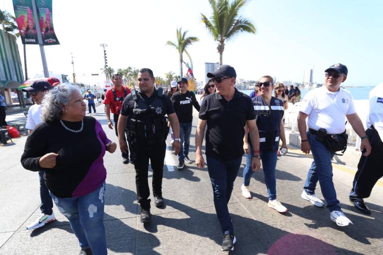 Aseguran sillas que pretendían rentar para desfile del Carnaval