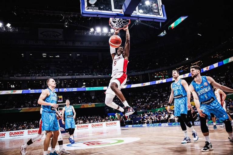 Gilgeous-Alexander le gana el duelo a Doncic