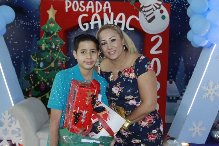 Celebra Ganac su tradicional posada navideña
