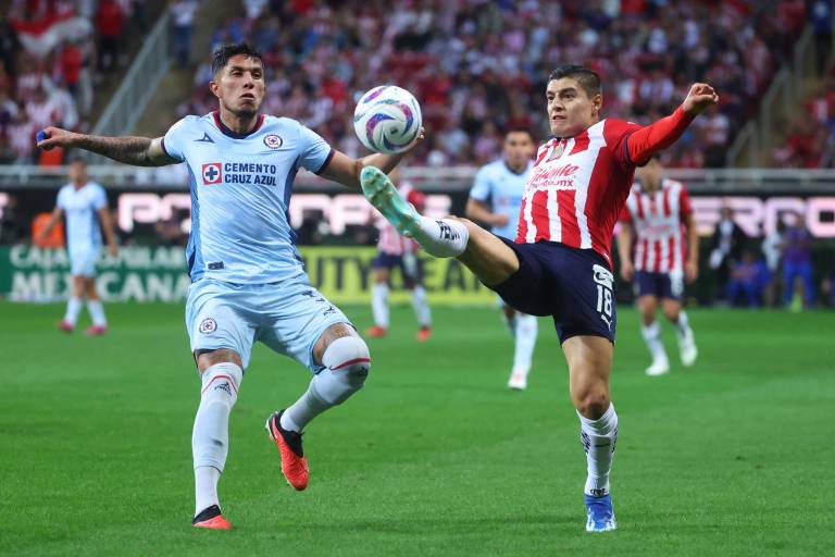 Agónico triunfo de Chivas deja moribundo a Cruz Azul