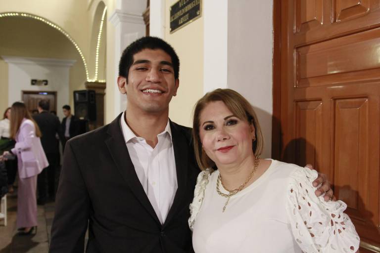 Reconoce la Escuela Libre de Derecho de Sinaloa a sus mejores estudiantes