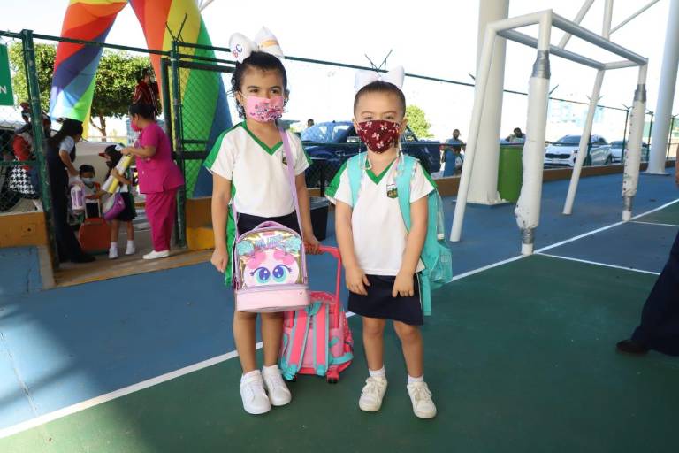 ¡Alumnos del Andes están de nuevo en las aulas!