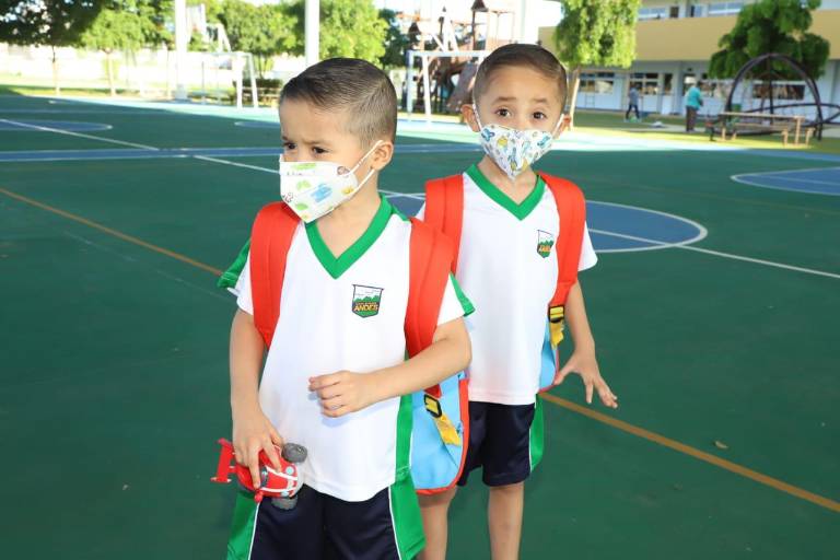 ¡Alumnos del Andes están de nuevo en las aulas!