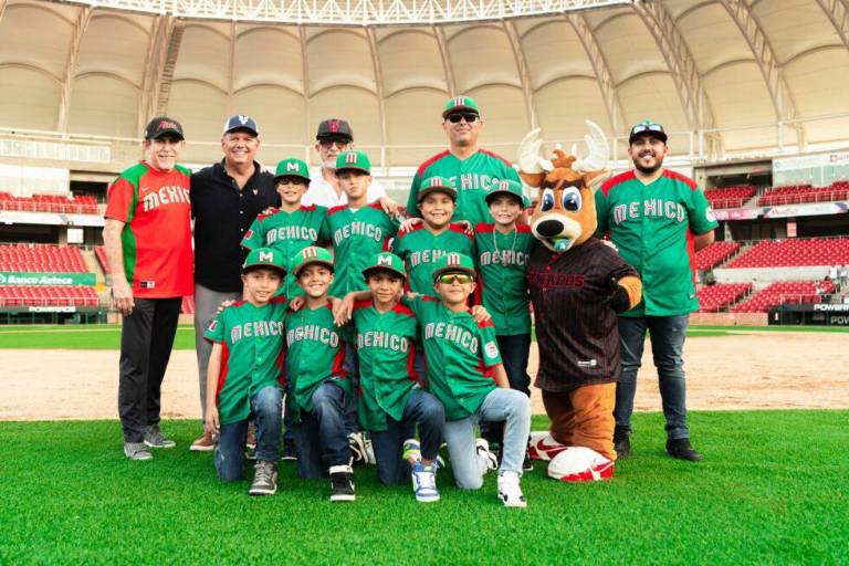 Venados de Mazatlán reconoce a Selección Mexicana que participó en el World Baseball Foundation