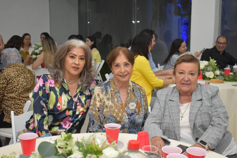 Despiden Alegría Peña y Manuel de Jesús Serrano su soltería