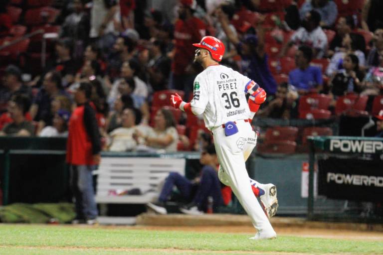 Truena el bate de Félix Pérez y Venados de Mazatlán liga serie en casa