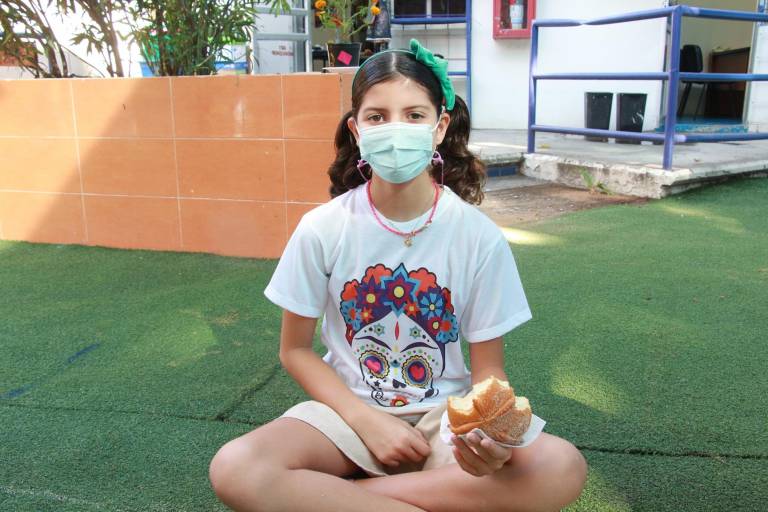 Recuerdan a los fieles difuntos en la Escuela Activa Integral