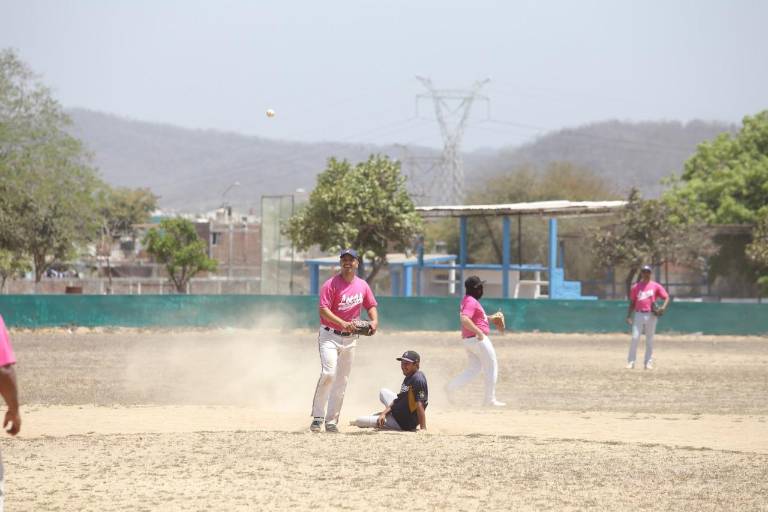 Las Higueras asegura un asiento en los playoffs en el beisbol de Clase Abierta del Chololos