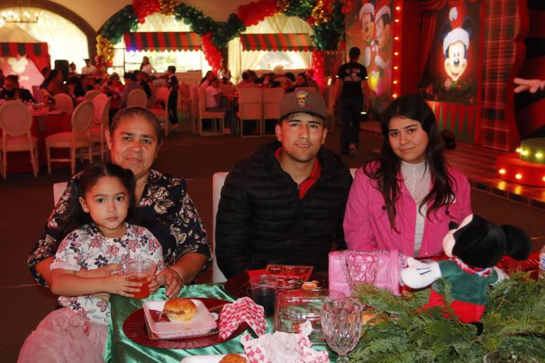 Celebra Ganac su tradicional posada con fiesta circense