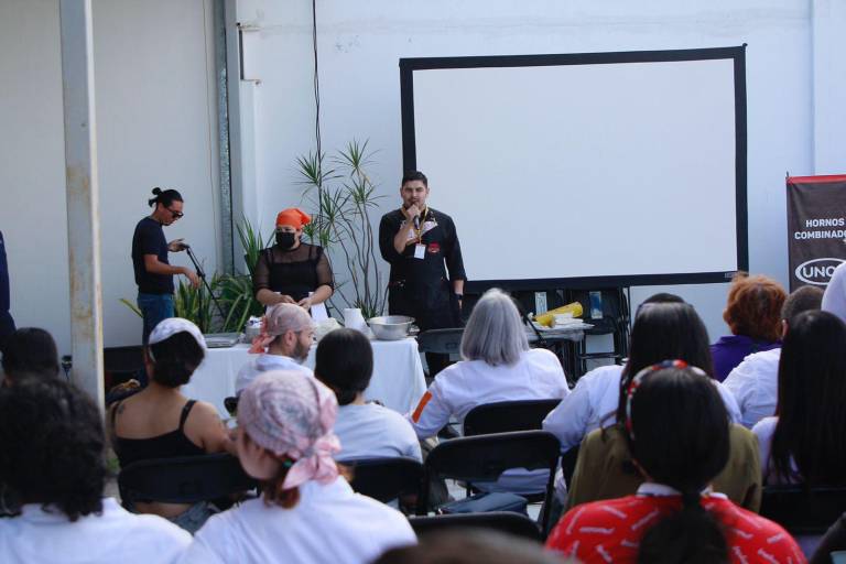 Llaman en ‘El Pan y sus Antojos’ a jóvenes a incursionar en la panadería artesanal, porque se está perdiendo