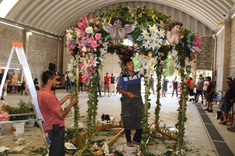 Lo más pesado es llevar el paso de la gente: cargadores de la Virgen del Rosario