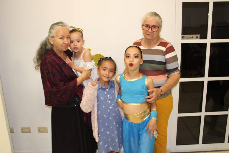 Las pequeñas Frida, Helena y Jade debutan como bailarinas en ‘El Cascanueces’