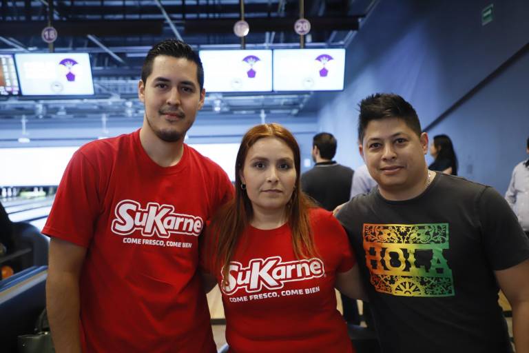 Participan en Torneo de Boliche con Causa