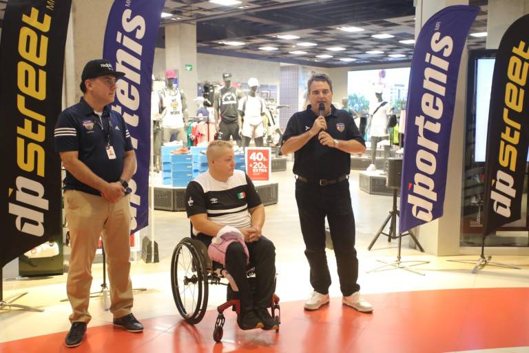 D’portenis entrega estímulo a Rosa María Guerrero, ganadora en los paralímpicos París 2024