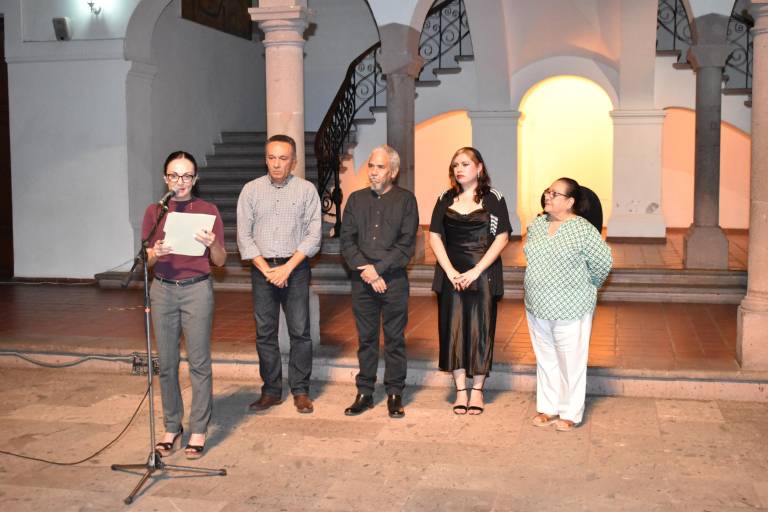 Admiran sinaloenses la exposición ‘Algo a donde sea’ del artista Alejandro Mojica