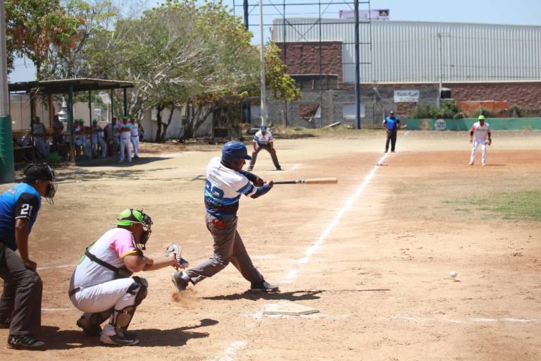Covec se perfila al título de la Liga de Beisbol 40 años