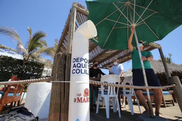 ¡No tires las colillas en la arena! Ya hay depósitos en las playas de Mazatlán