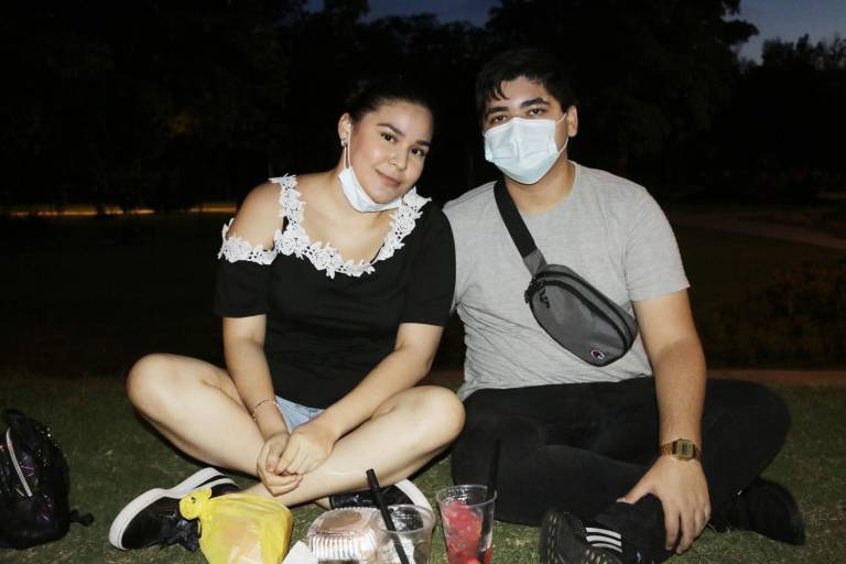 Disfrutan noche de cine en el Museo Materia