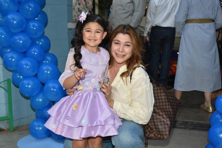 Con música y baile, alumnos del Instituto Senda reciben a la Primavera