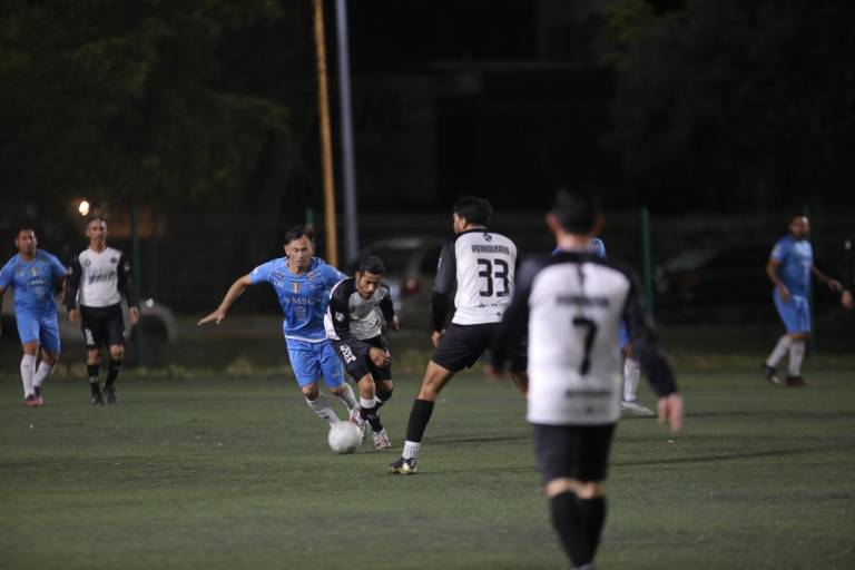 Aluminio y Cristales El Pollo se ciñe la Copa en Liga Superveteranos
