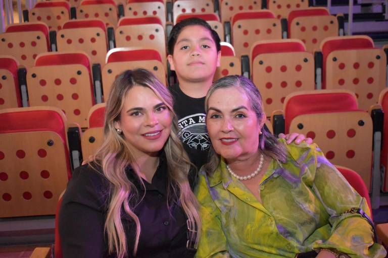 Vibra el público con el espectáculo ‘Sinaloa, tierra fértil de danzantes’