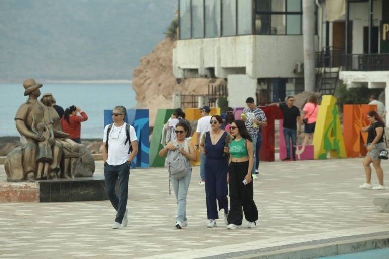 Turistas siguen llegando a Mazatlán pese a la cuesta de enero