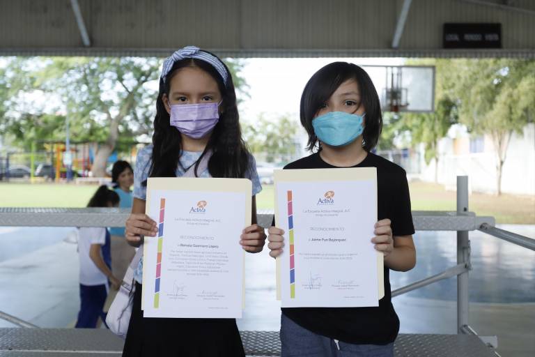 Enaltecen su esfuerzo en la Escuela Activa Integral