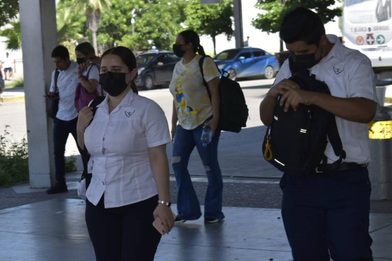 Aunque ya no es obligatorio usar cubrebocas, culiacanenses lo siguen portando