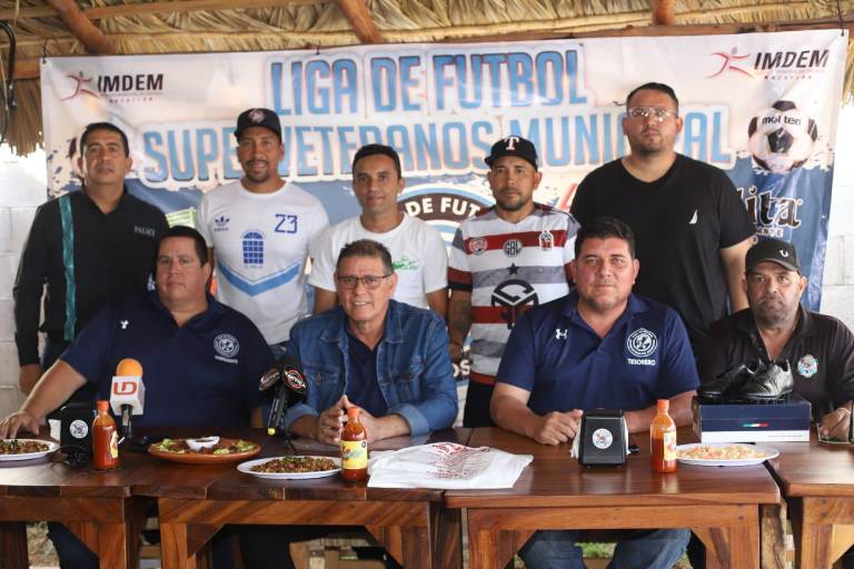 Reconocen a jugador del mes en Liga Superveteranos