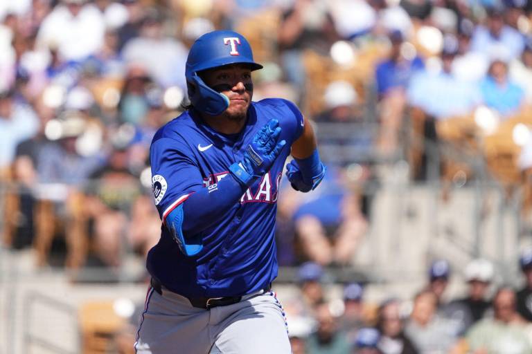 Sinaloense Alejandro Osuna es promovido por los Rangers de Texas a Grandes Ligas