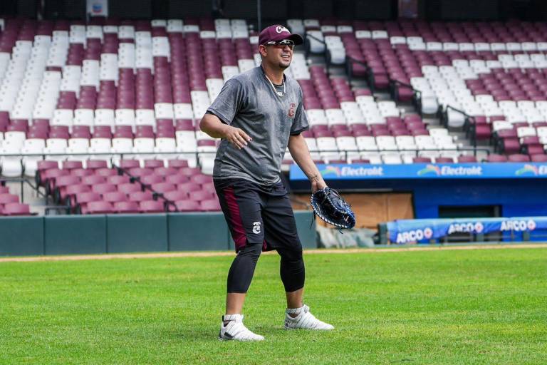 Dariel Álvarez y David Gutiérrez reportan a la pretemporada de Tomateros de Culiacán