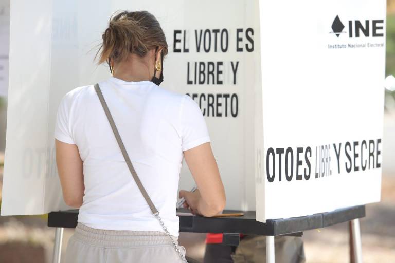 Cierran casillas y comienza conteo de votos en el centro de México