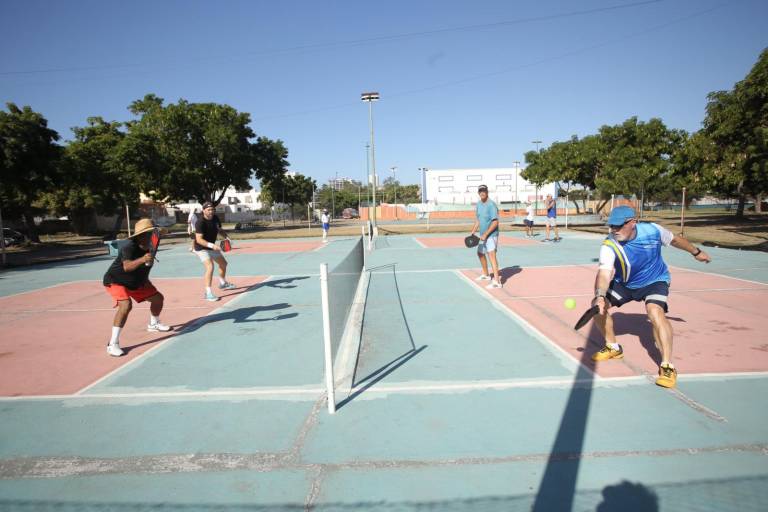 Solicita apoyo comité de pickleball para restaurar canchas