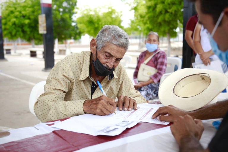 Adultos mayores que cumplen 65 años en septiembre y octubre ya pueden registrarse para la Pensión para el Bienestar
