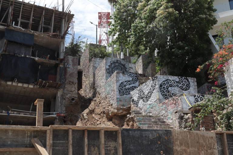 Sigue sin rehabilitarse escalera del ‘Mirador del alba’ en el Cerro de la Nevería