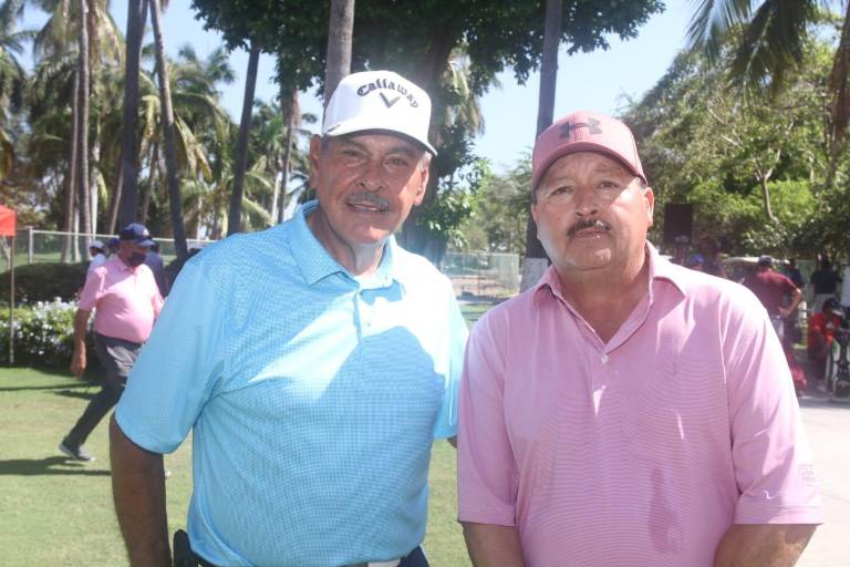 Disfrutan mazatlecos y turistas de la fiesta golfista