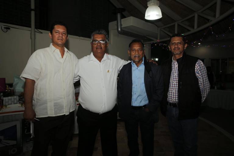 Ingenieros brindan por el Año Nuevo