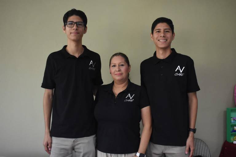 Muestran emprendedores sus productos en el ‘Mercado Creativo Yameto’