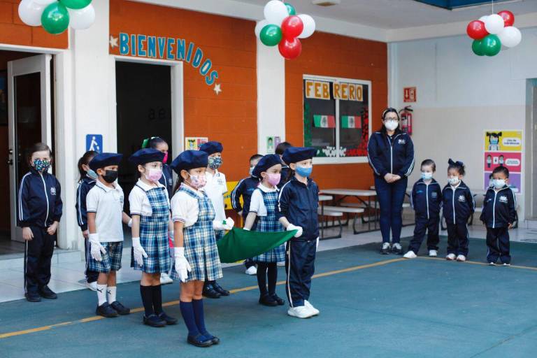 Celebran el Día de la Bandera en el Colegio Niños Héroes