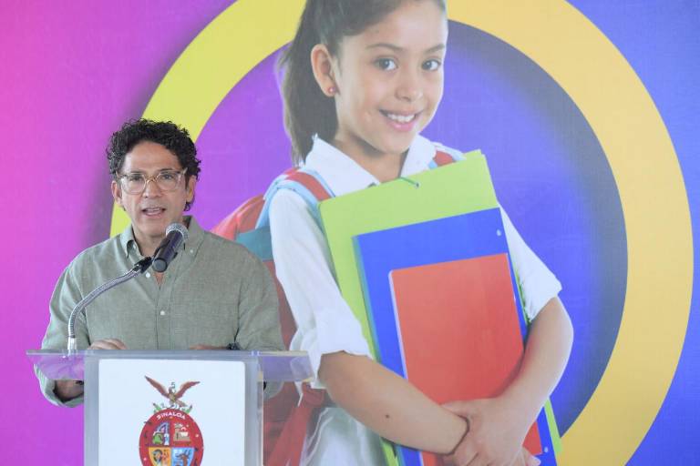 Combaten la escasez de agua en comunidades con el programa Escuela de Lluvia, en Sinaloa