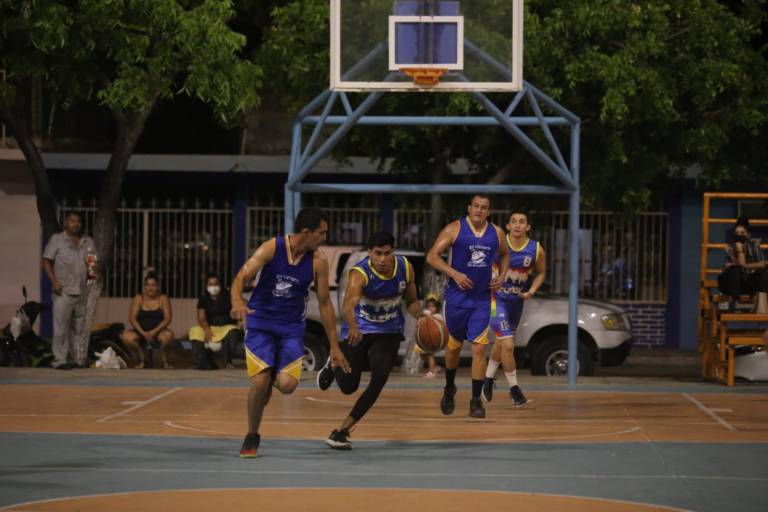 Taller de Hamburguesas arranca con pie derecho su temporada en el baloncesto de Segunda Fuerza