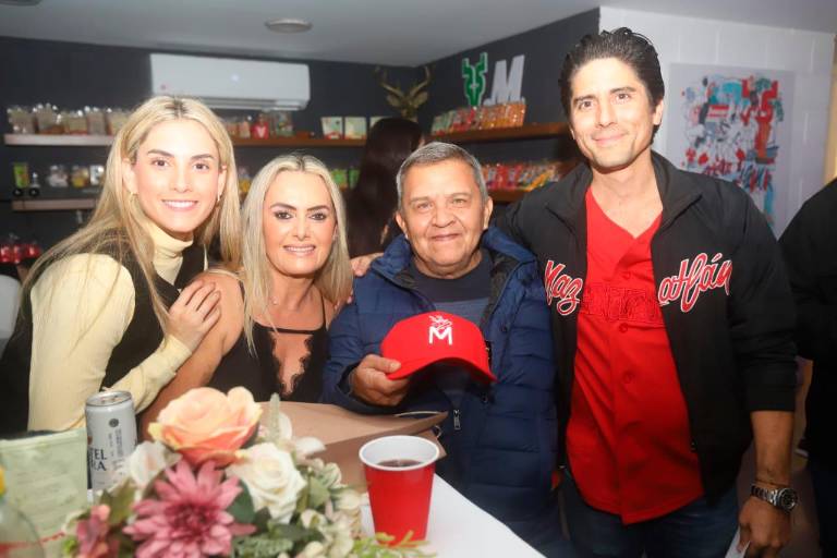 Club Venados entrega premio Orgullo Mazatlán a Antonio López Sáenz