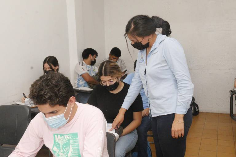 Dan alumnos la bienvenida al nuevo ciclo escolar 2022-2023