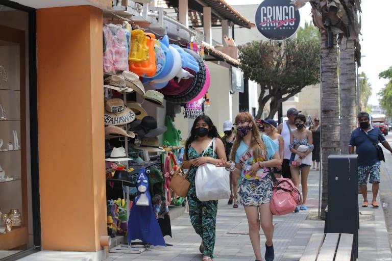 Si variante Delta de Covid contagia a 4, Ómicron contagia a 6, alerta epidemiólogo