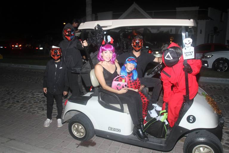 Vecinos del Fraccionamiento El Cid celebran el Halloween