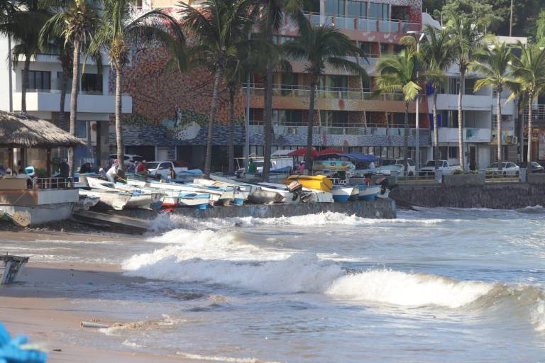 Mantienen restricción a la navegación en Mazatlán ahora por la tormenta ‘Raymond’