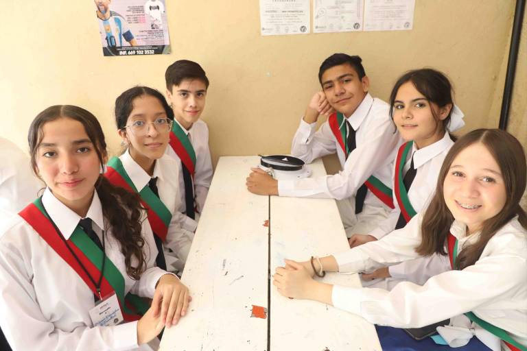Demuestran sus valores e identidad en concurso de escoltas
