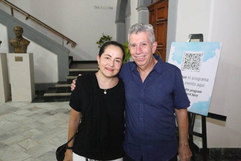 Disfrutan mazatlecos la obra ‘Caneros’