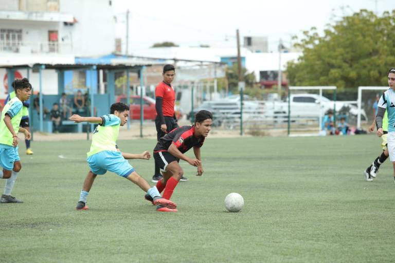 D’portenis zarandea a Luna Soccer en la Juvenil B