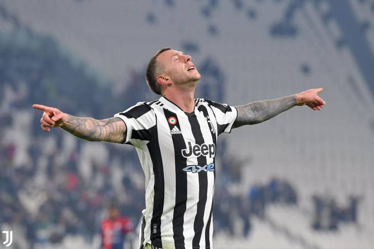 Juventus suma otro triunfo, ahora ante Cagliari, para volver a puestos de copas en Italia